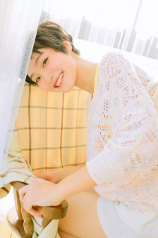 闺蜜老公把我压在怀里第一集